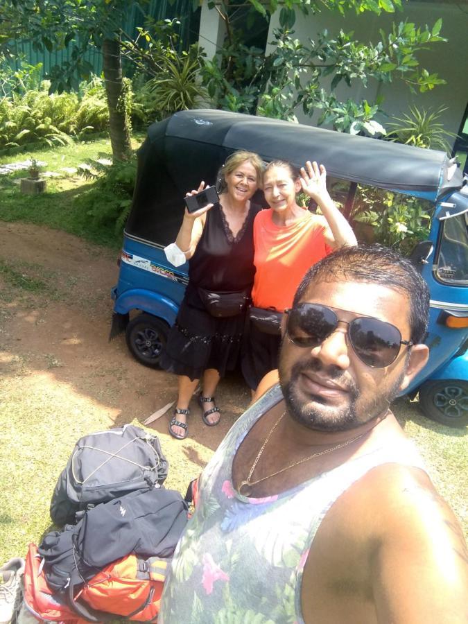 Bluray Beach Appartamento Negombo Esterno foto