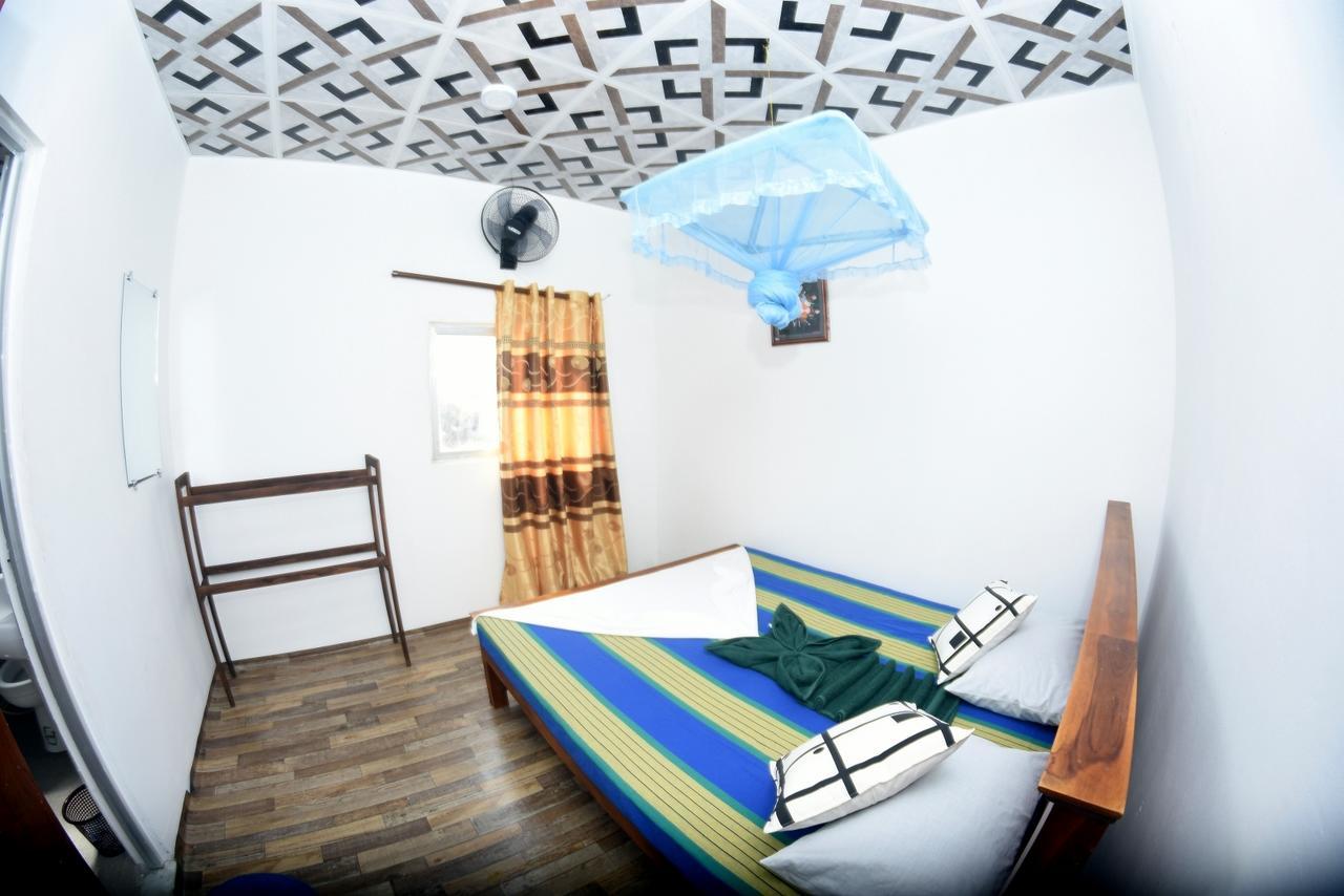 Bluray Beach Appartamento Negombo Esterno foto