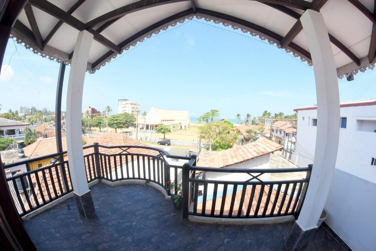 Bluray Beach Appartamento Negombo Esterno foto