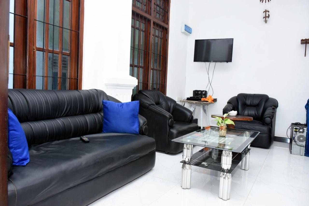 Bluray Beach Appartamento Negombo Esterno foto