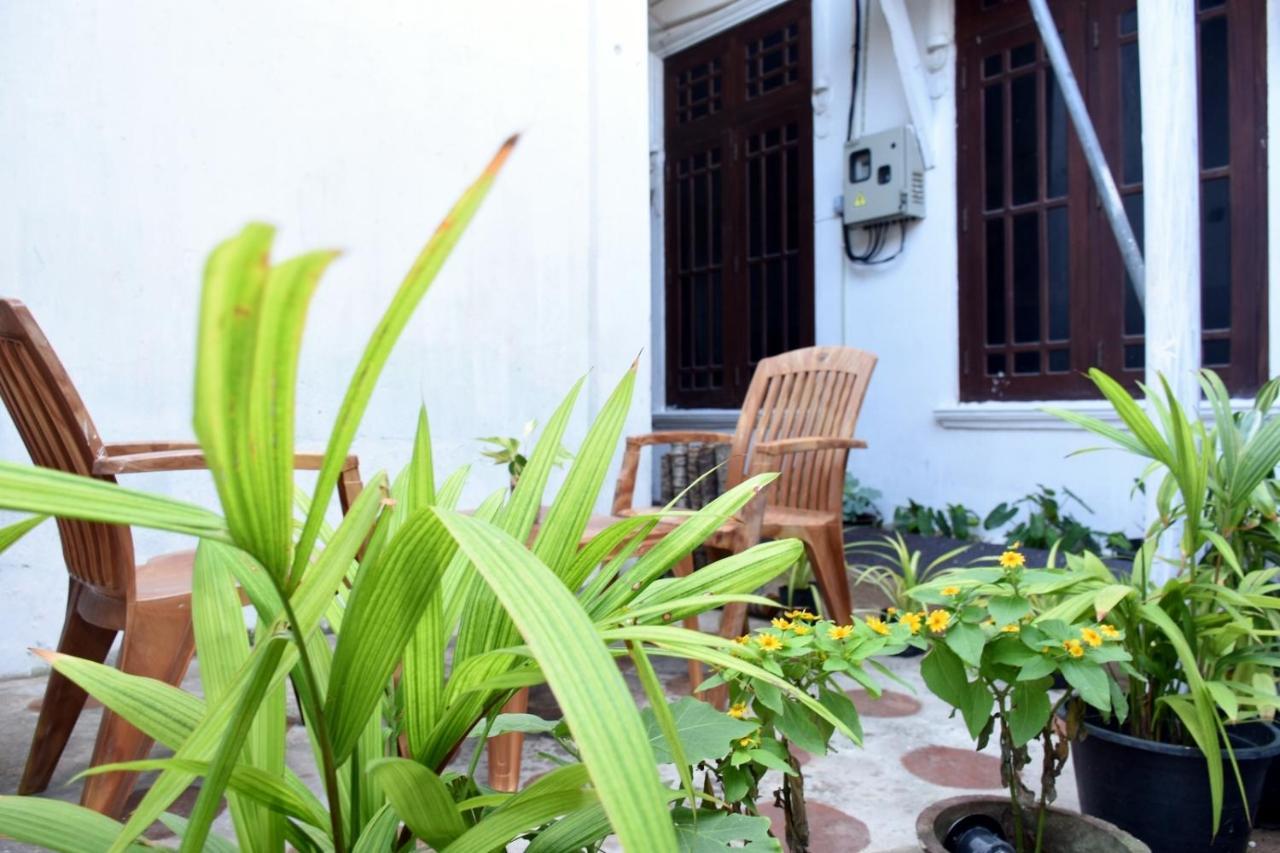 Bluray Beach Appartamento Negombo Esterno foto