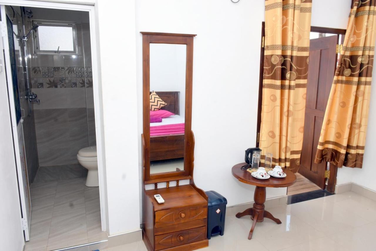 Bluray Beach Appartamento Negombo Esterno foto