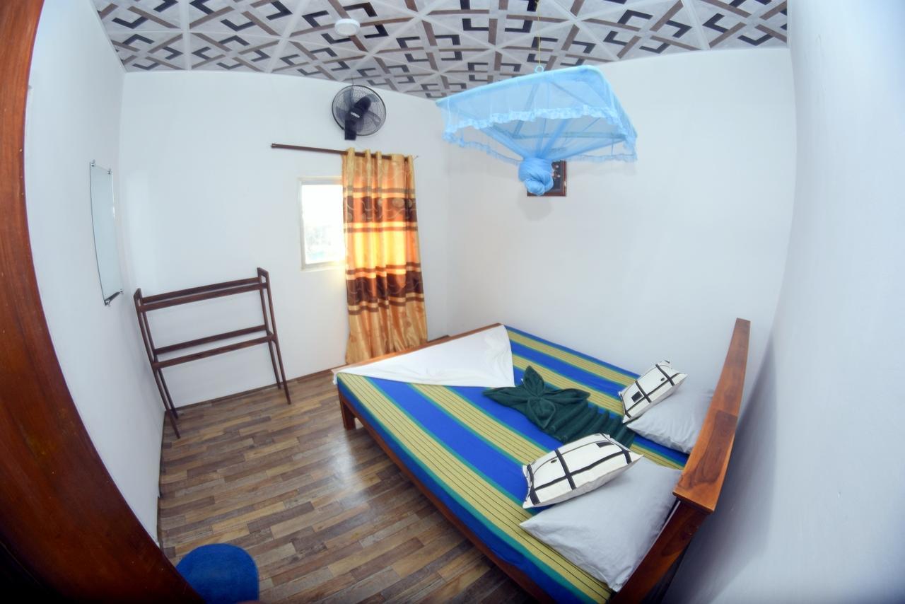 Bluray Beach Appartamento Negombo Esterno foto