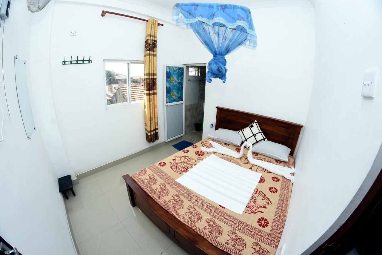 Bluray Beach Appartamento Negombo Esterno foto